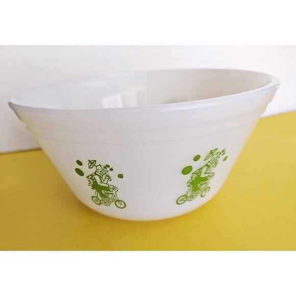 Federal Milk Glass "Clown" Bowl 3 1/2" x 7" diameter part of the circus series - Picture 3 of 7